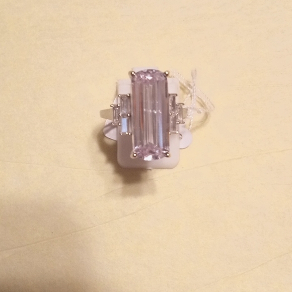 Finest Swarovski Zirconia ring - Picture 1 of 1